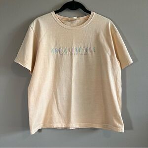 ✨ Hanes Women’s Pale Orange Panorama Flip Flop Shirt Medium